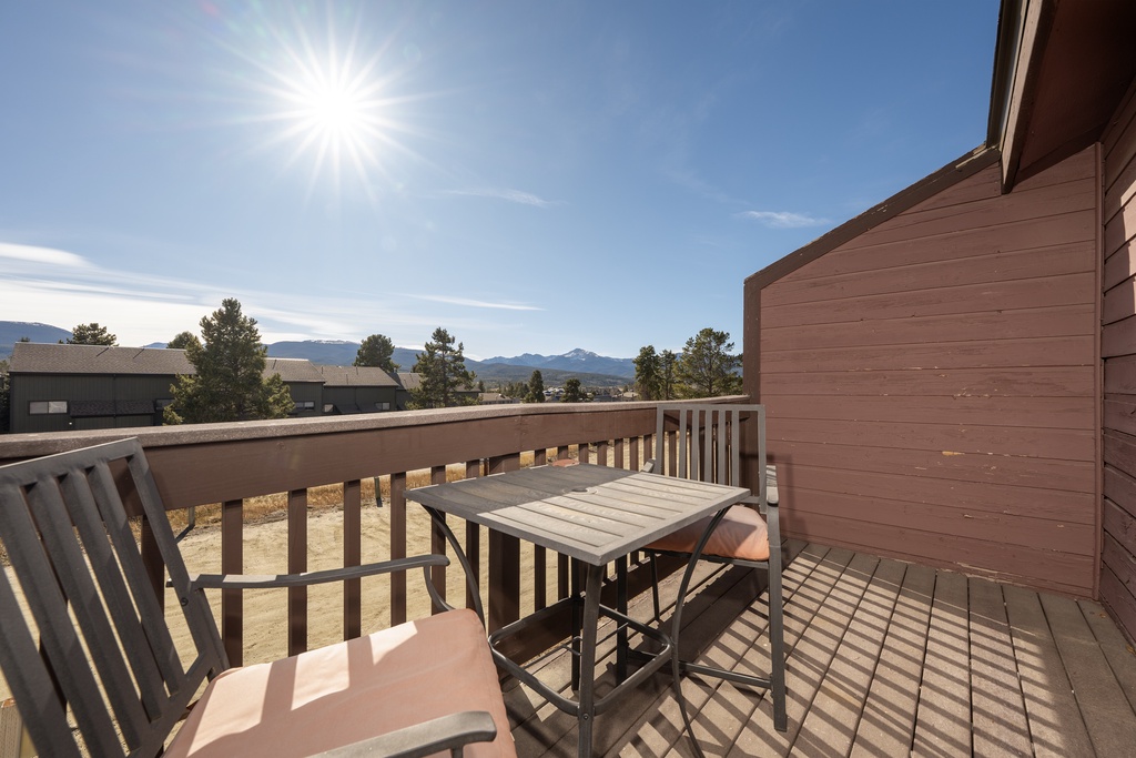 Private balcony with mountain views and outdoor seating for relaxing moments in the fresh air.