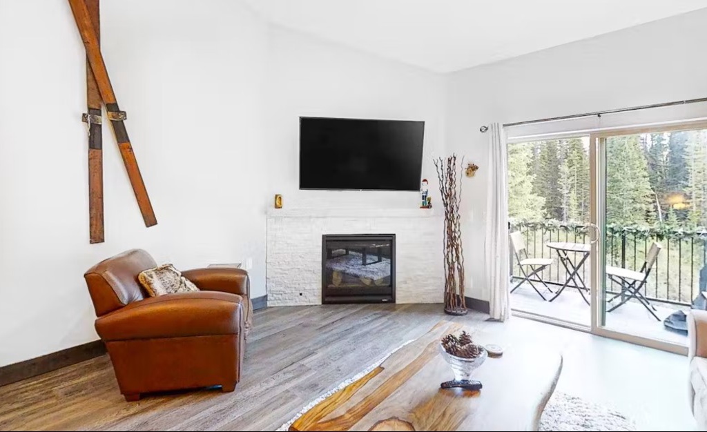 SWP Townhome on Vasquez Creek 6 living room fireplace and TV