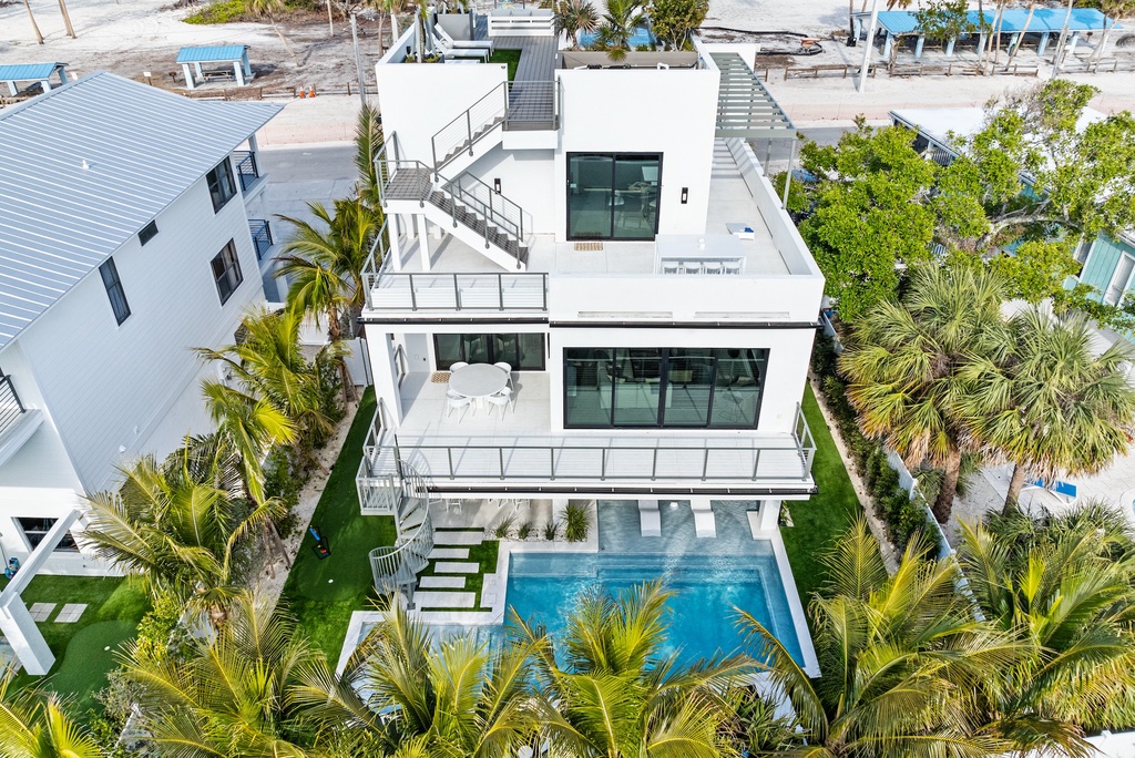 Featured Property Deckadence