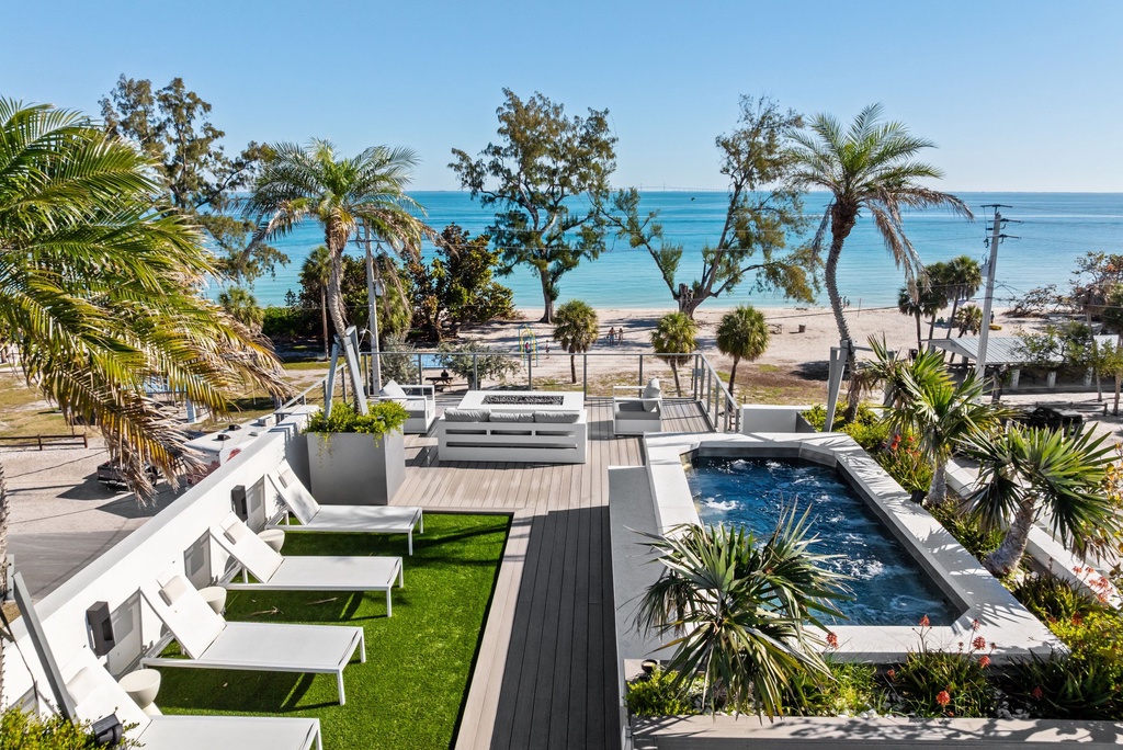 Featured Property Deckadence