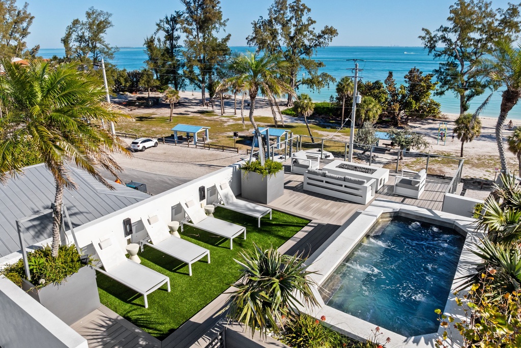 Featured Property Deckadence