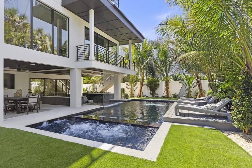 Featured Property Midnight Breeze