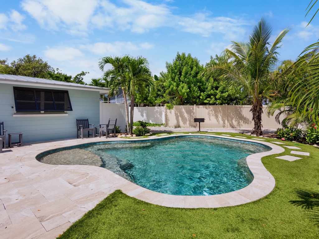 Private Pool, Lounge, and Grill