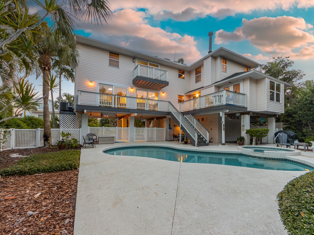 House with private swimming pool
