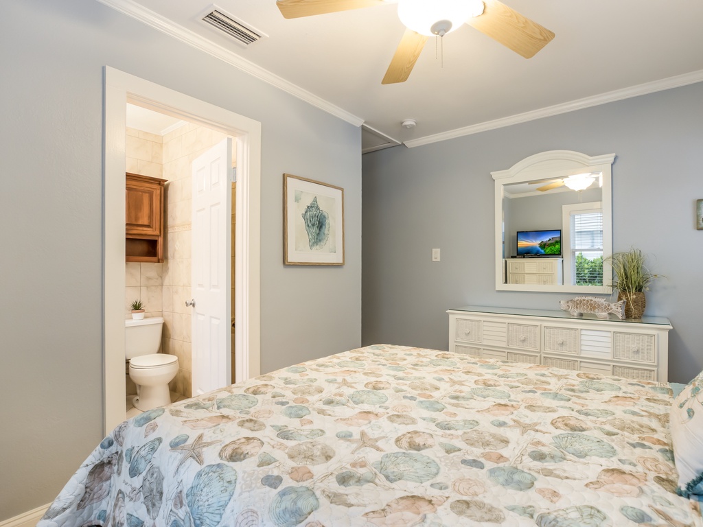 Primary Bedroom-Queen