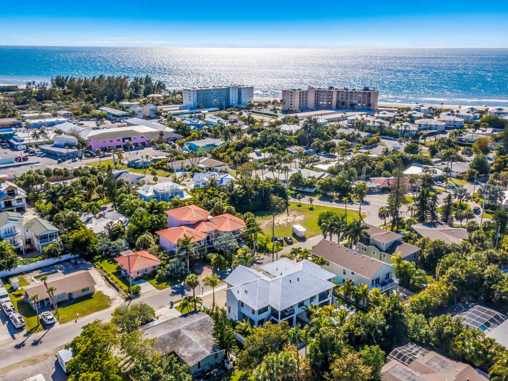 Three Little Birds Cottage by Anna Maria Island Accommodations
