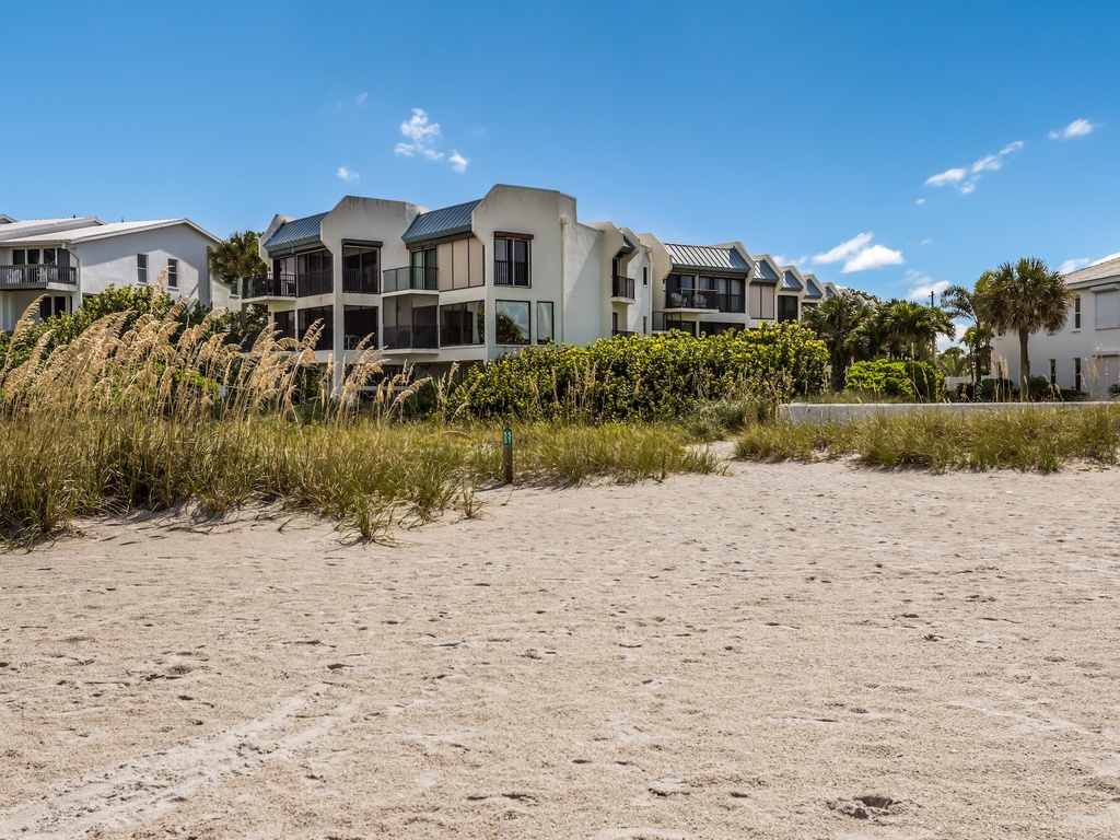 The Twins Hideaway at Sun Plaza West