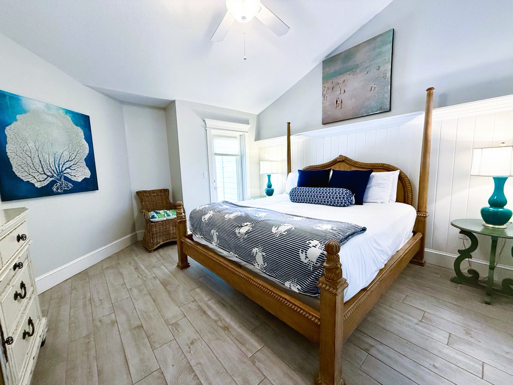 Primary Bedroom - King Bed - Main Floor