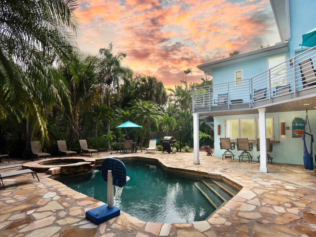 Private Pool, Spa and Outdoor Lounge