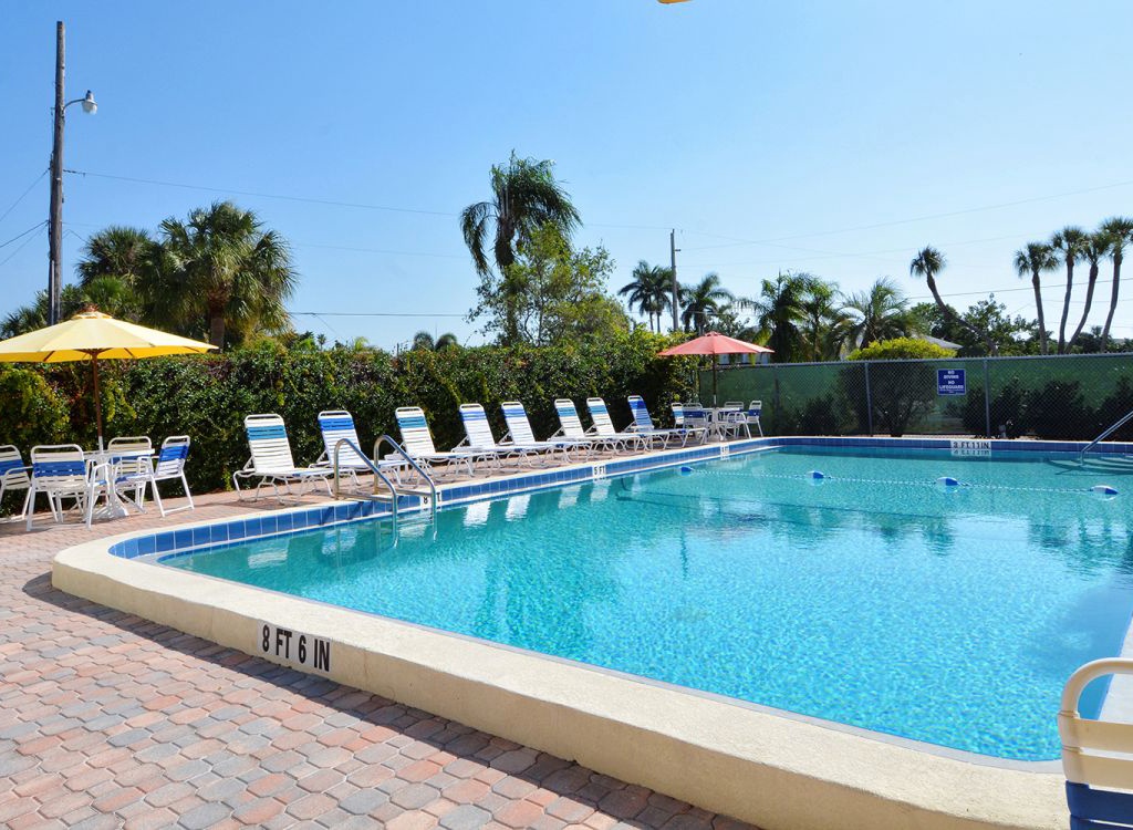 Sun Plaza West Community Pool