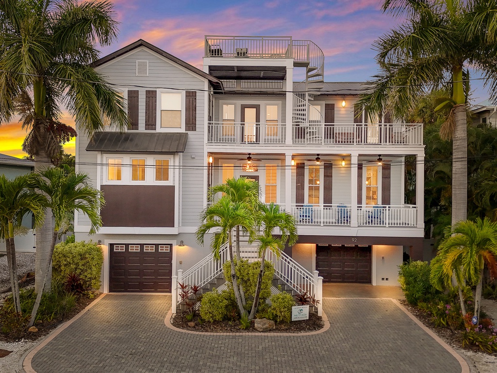 Impressive Home Entry View