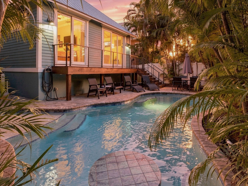Private Pool, Swim Up Bar at Sunset