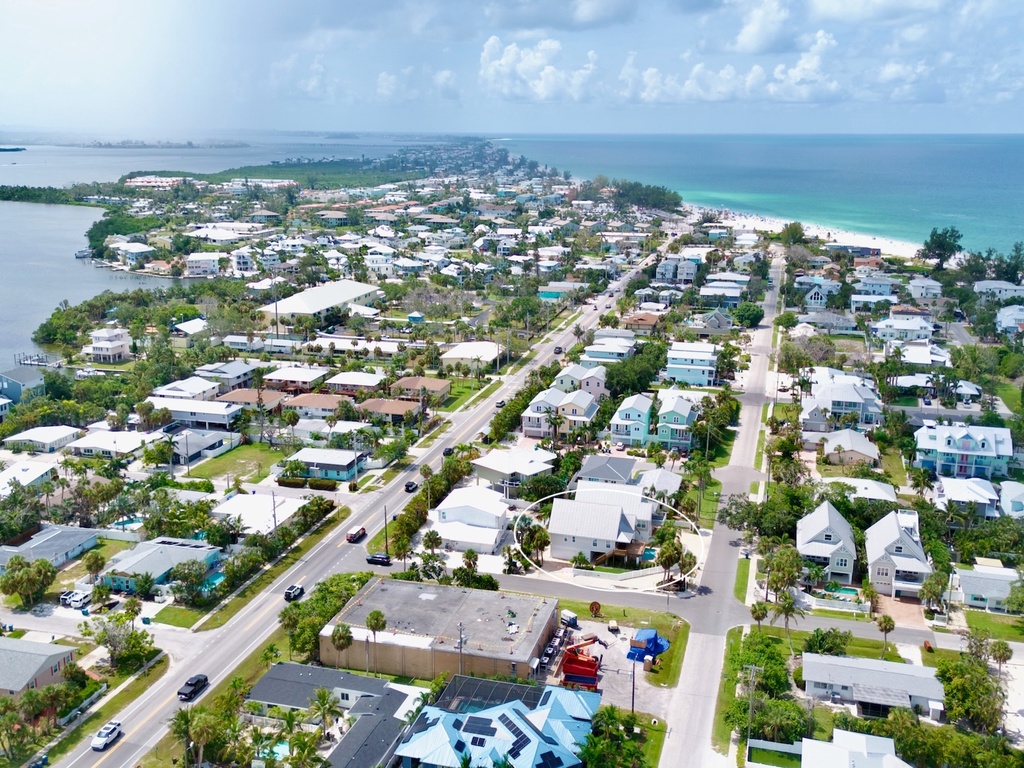 Seabreeze Cottage by Anna Maria Vacations