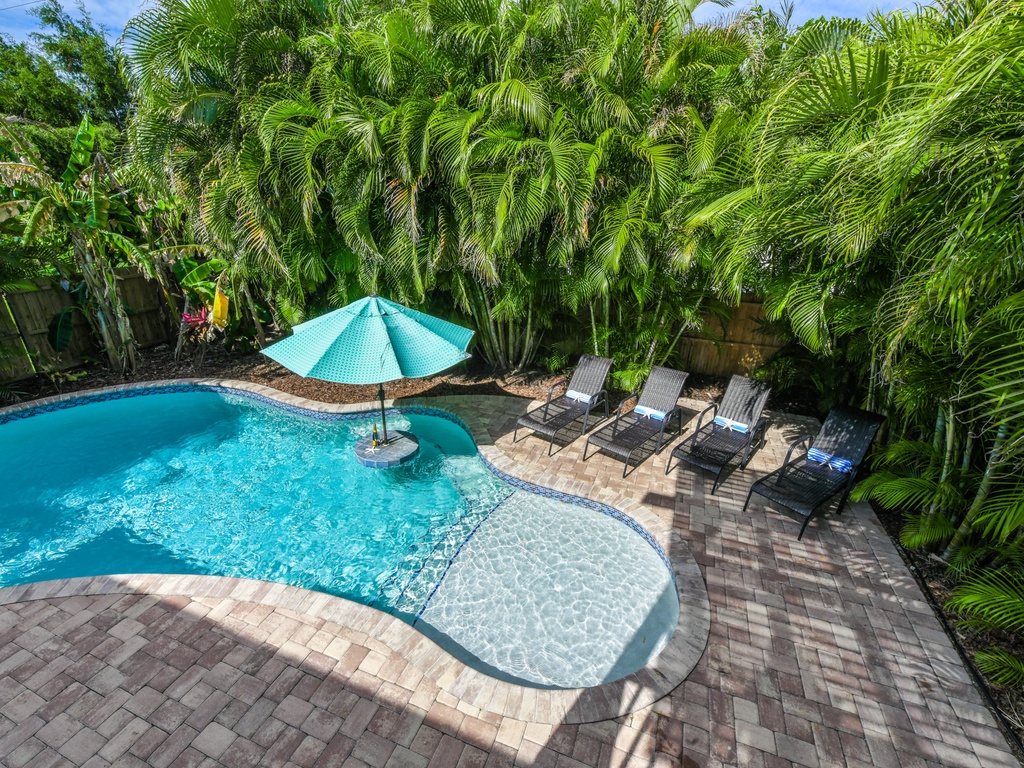 Private Pool and Swim Up Bar