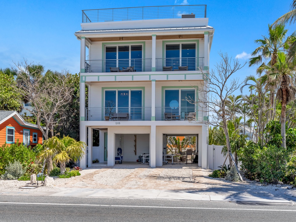 Welcoming coastal entrance