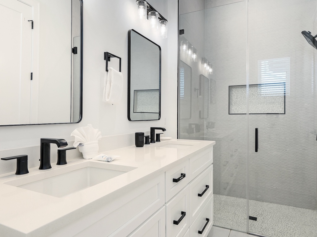 Primary En-suite Bathroom