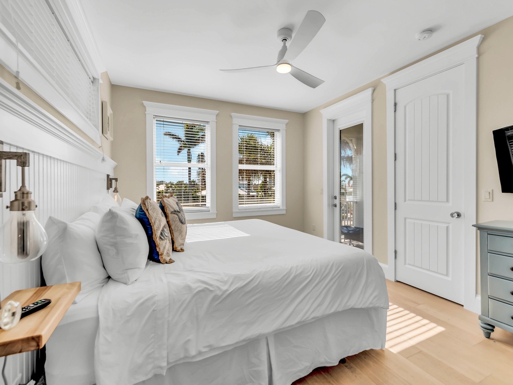 Second Bedroom, King