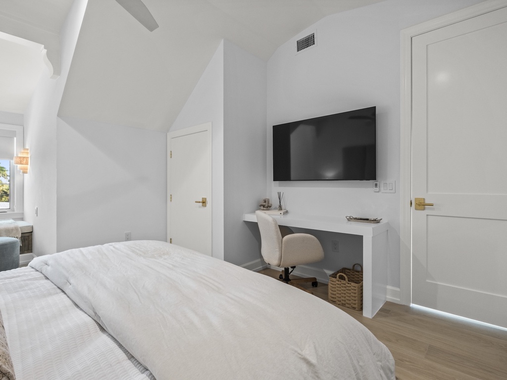 Second Bedroom, King bed