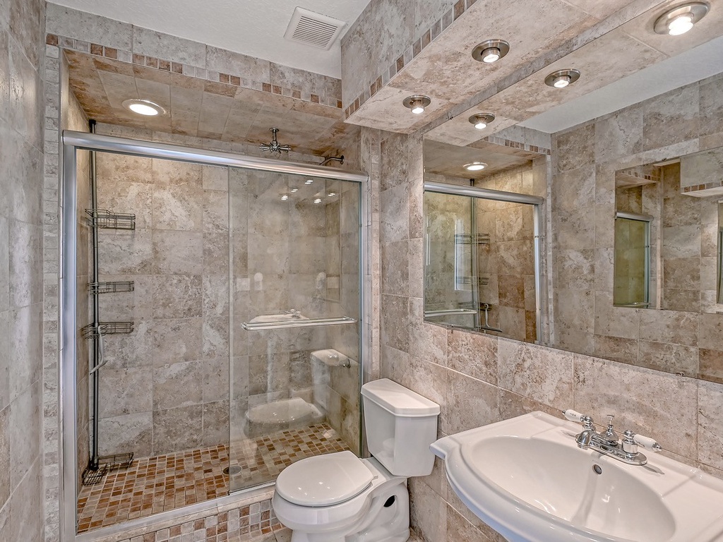 Dockside Bay Escape - AMI Locals