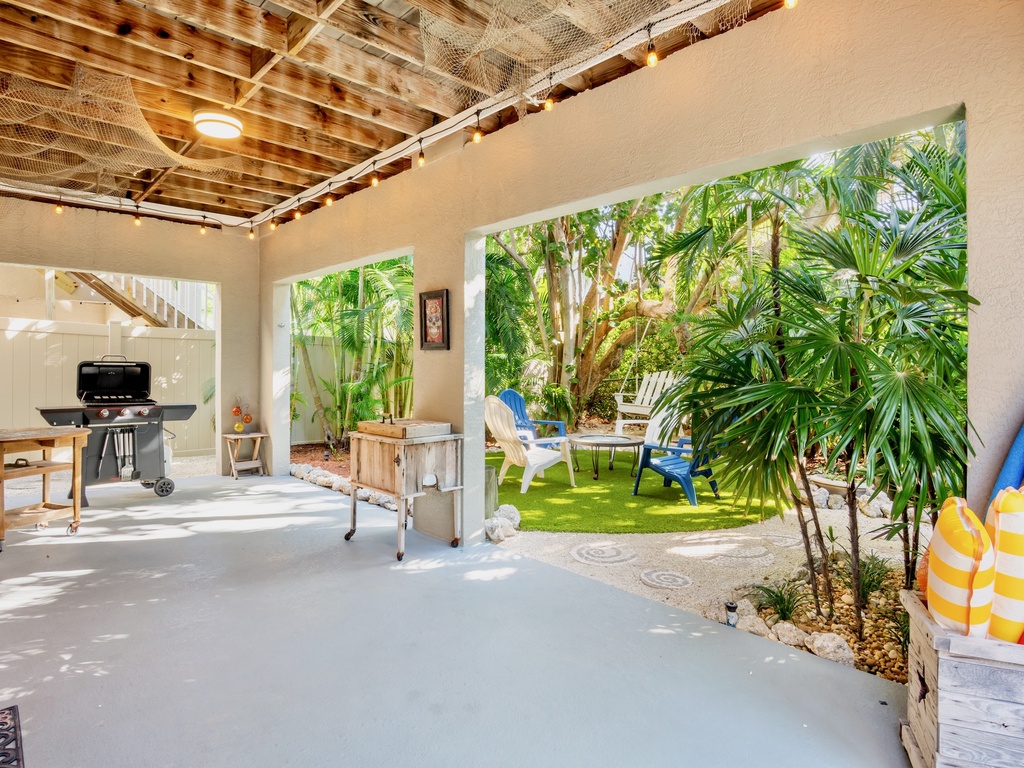 Covered patio with BBQ grill