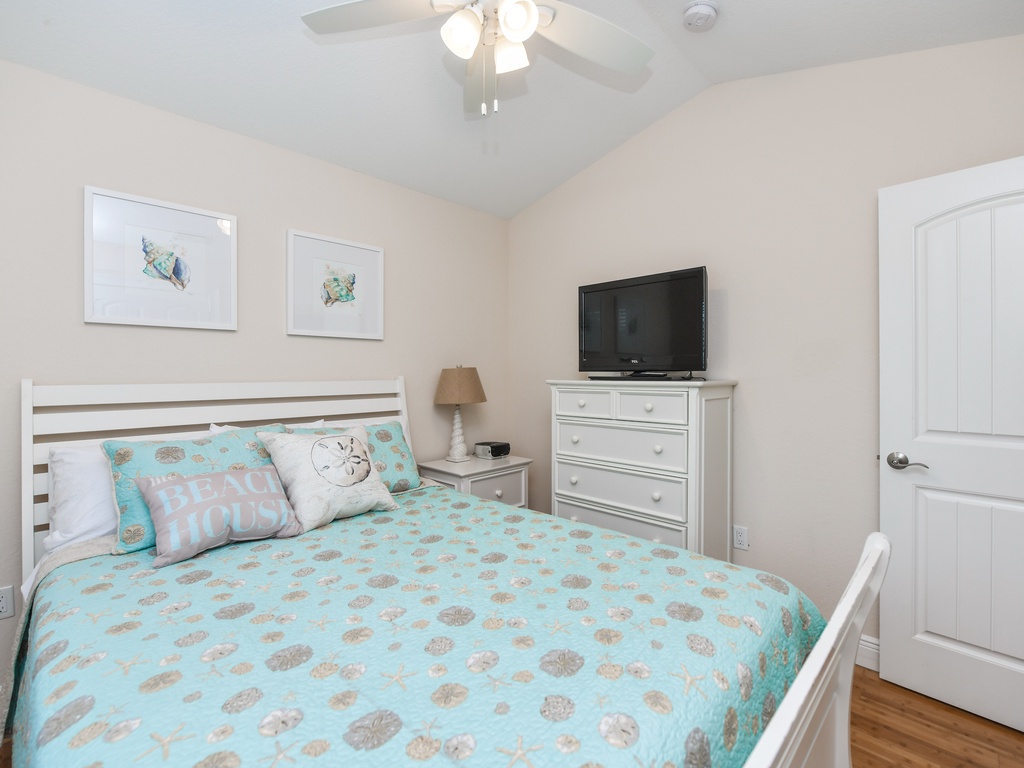 Second Bedroom - Queen