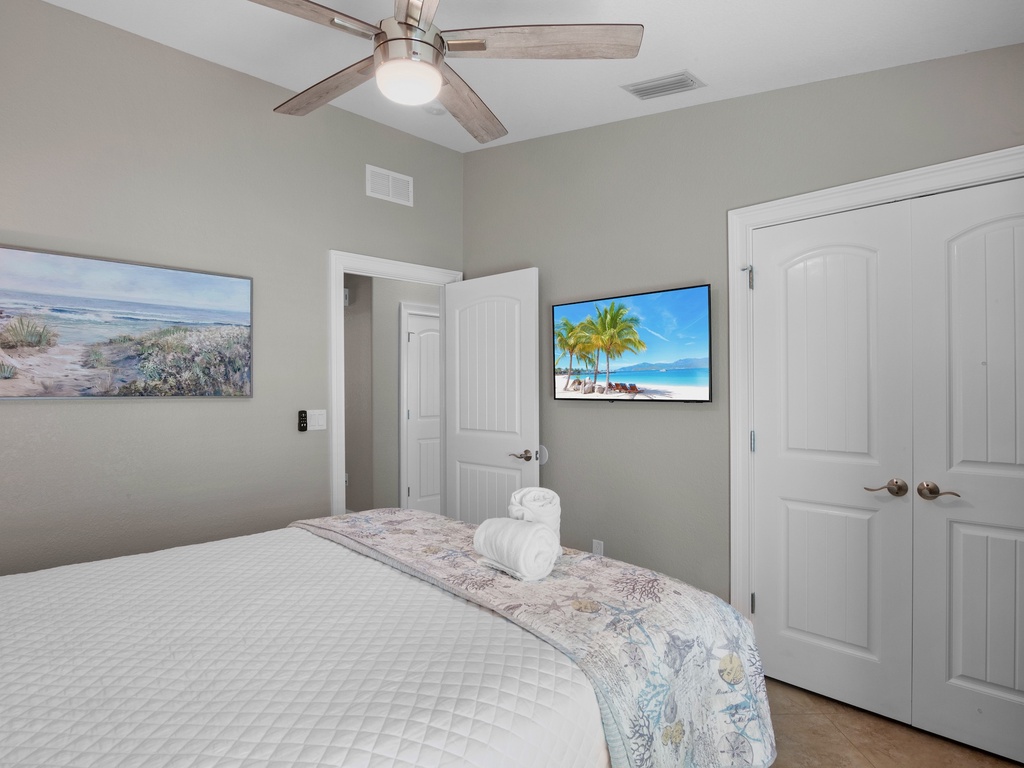 Second Bedroom, Queen