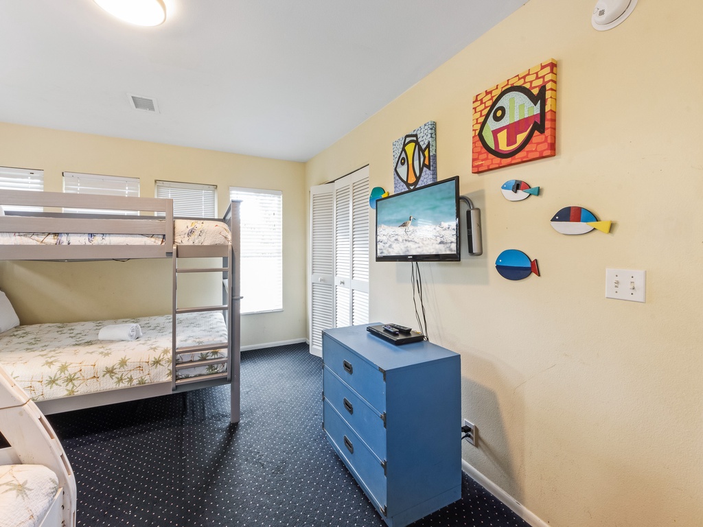 Third Bedroom, Bunk beds