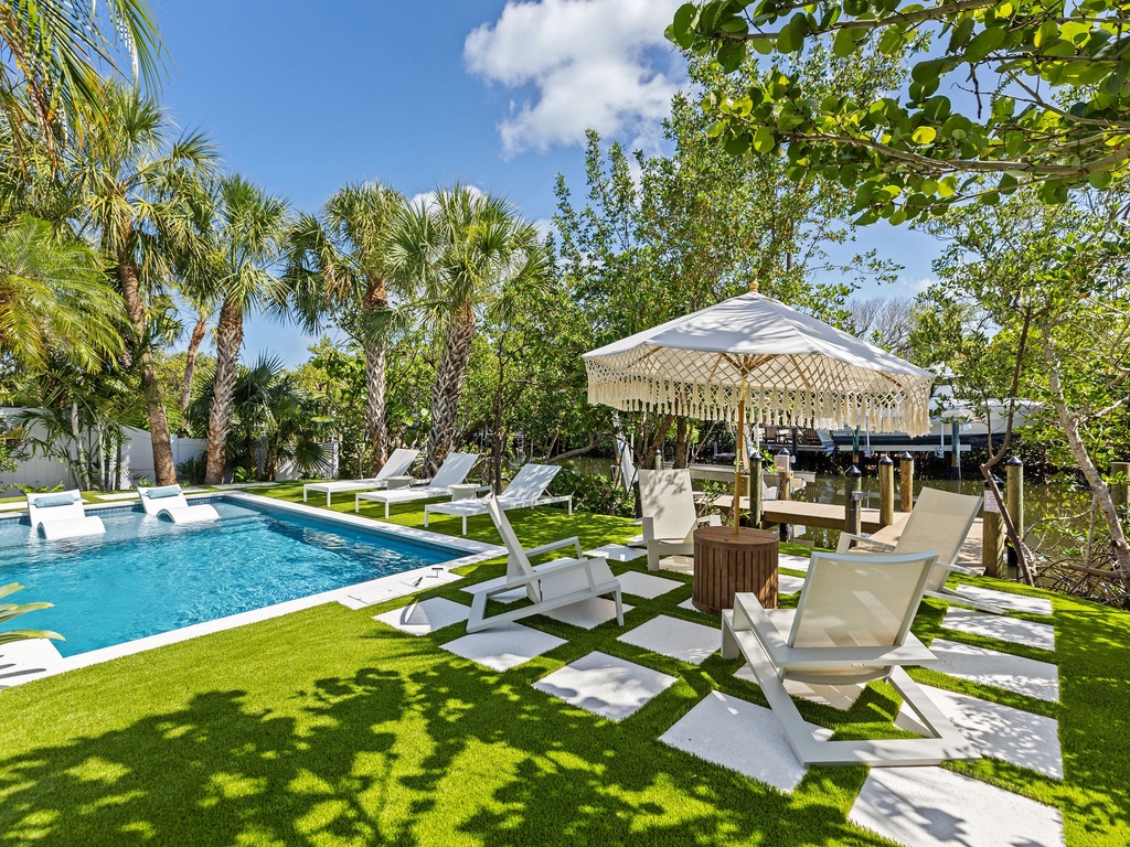 Outdoor Dining Next to the Pool