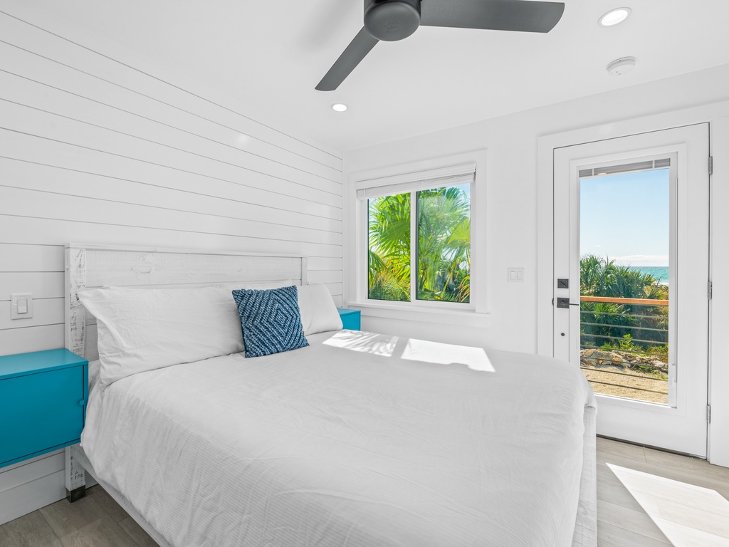 Second Bedroom, Queen bed