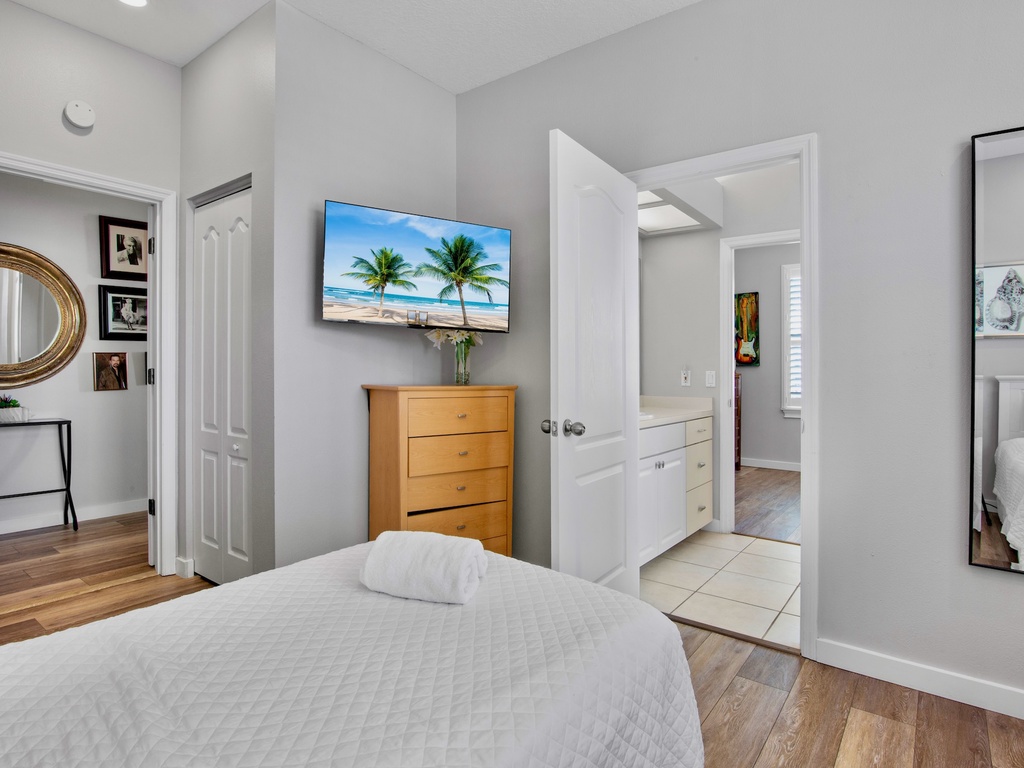 Second Bedroom, Two twin beds and TV