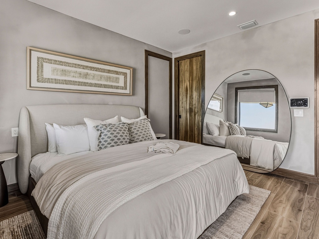 Third Bedroom, Queen bed