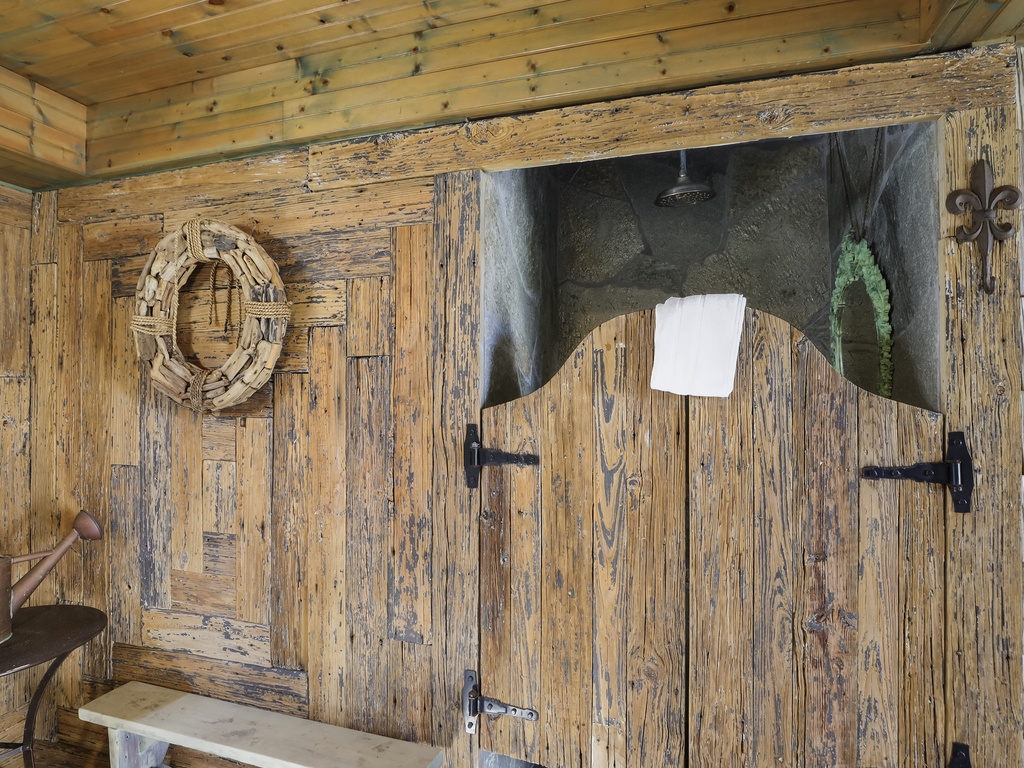 Outside Shower with Saloon Doors