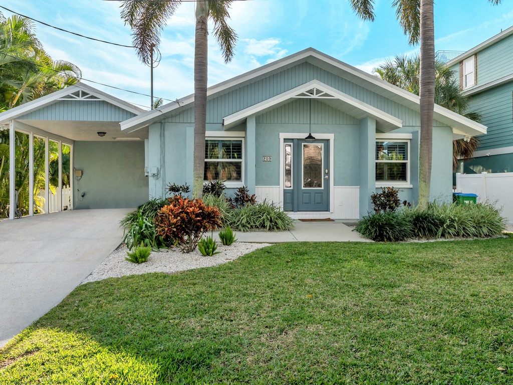 Jackie’s Cottage by Anna Maria Island Accommodations