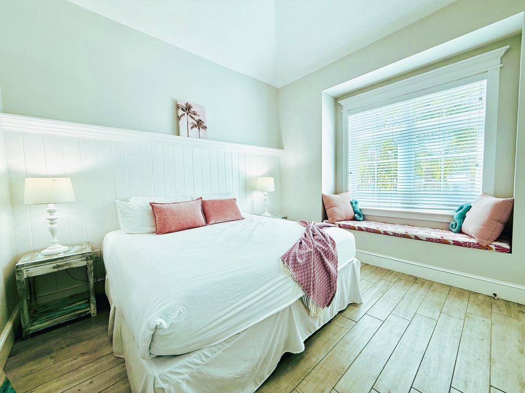 Second Bedroom - King Bed - Main Floor