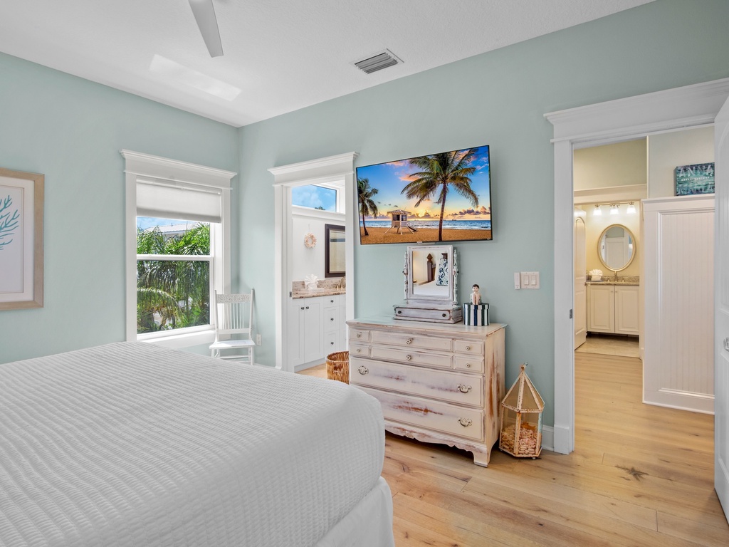 Second Bedroom, King