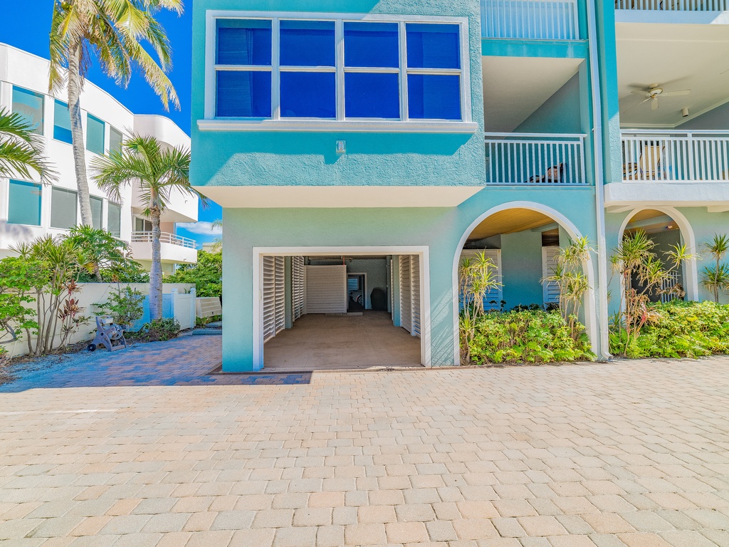 Private Garage and Fits 1 - 2 Vehicles