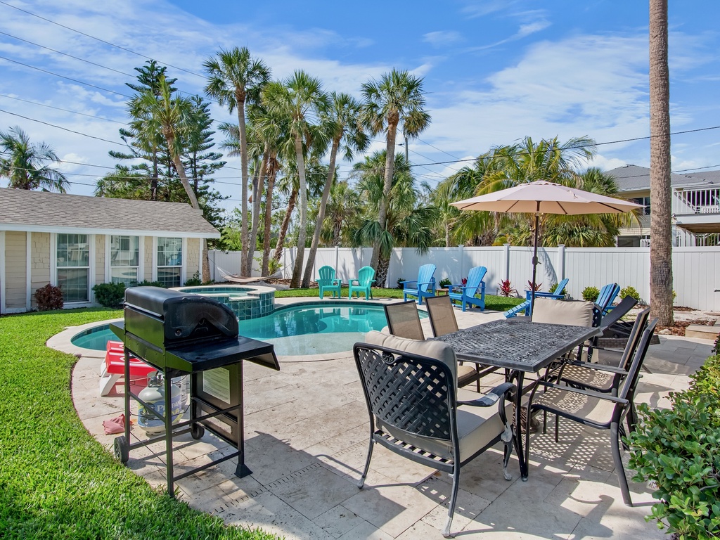 Poolside Dining, Outdoor Grill