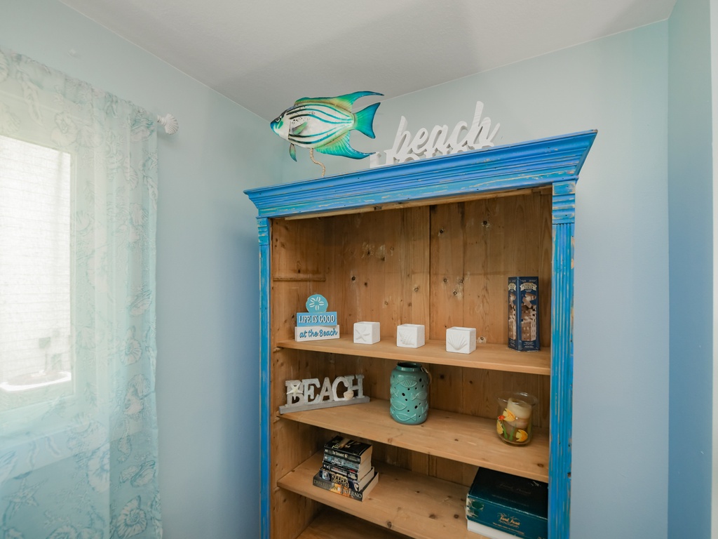 Thoughtful Decorative Accents Inside