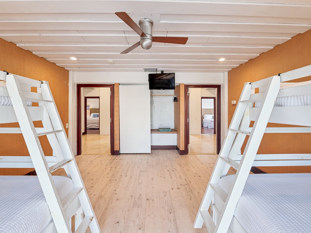 Seventh Bedroom, Twin/Full Bunk