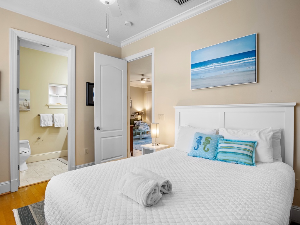 Second Bedroom, Queen