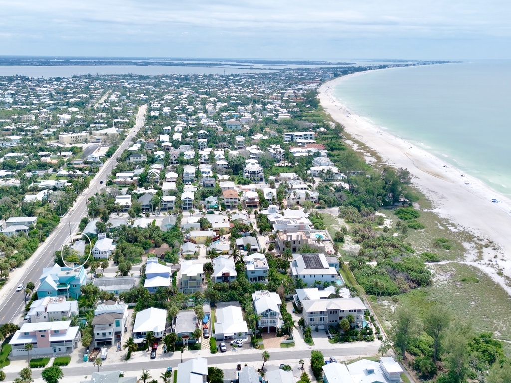 Gulf Shore Cottage by Anna Maria Island Accommodations