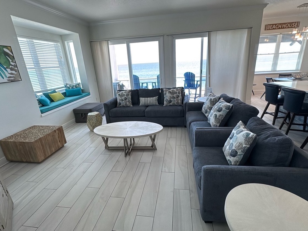 Oceanfront paradise Couch and Living Room