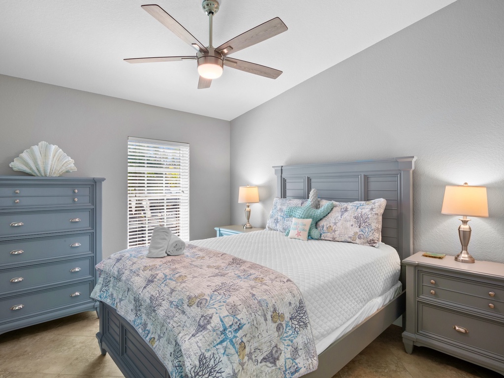 Second Bedroom, Queen