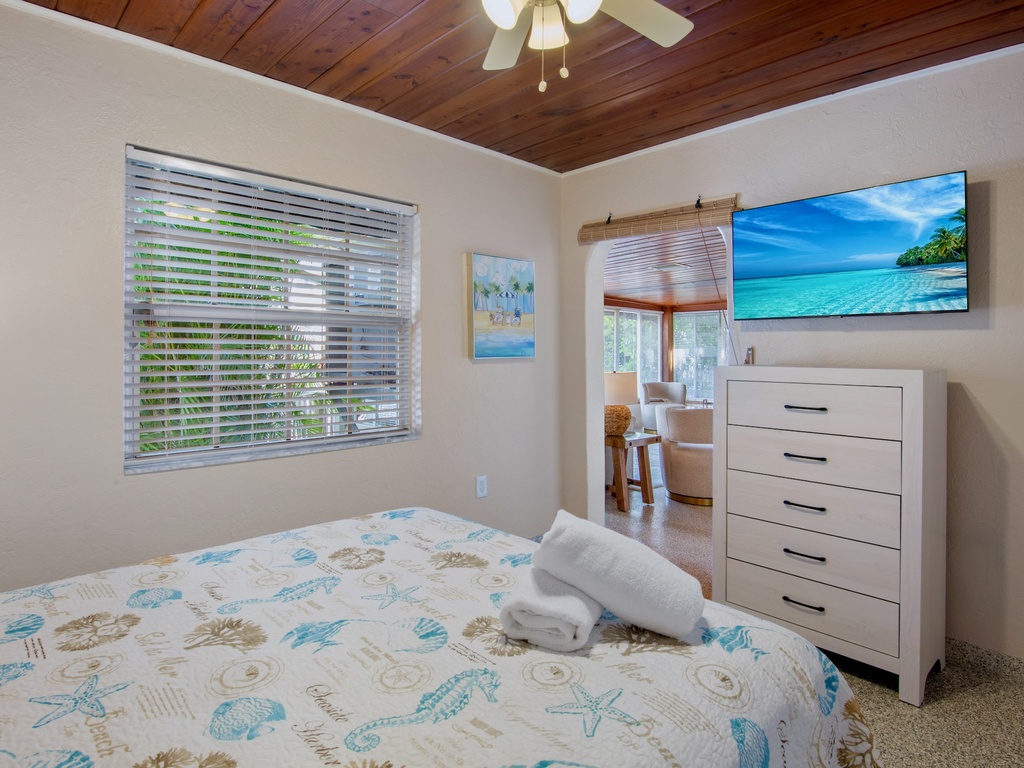 Primary Bedroom, Queen