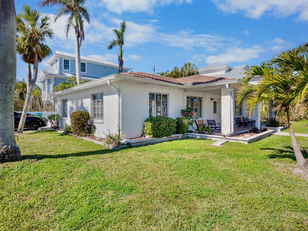 Starfish Cove B by AMI Locals