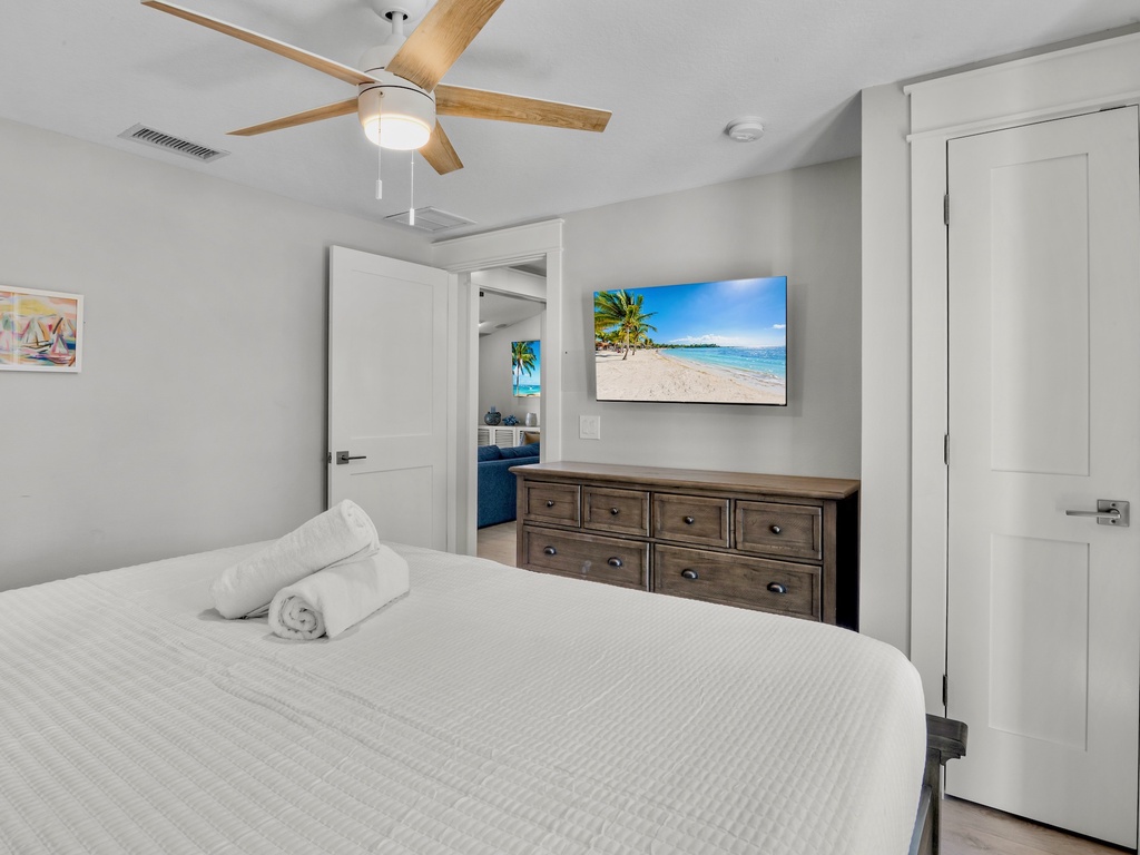 Third Bedroom, King bed