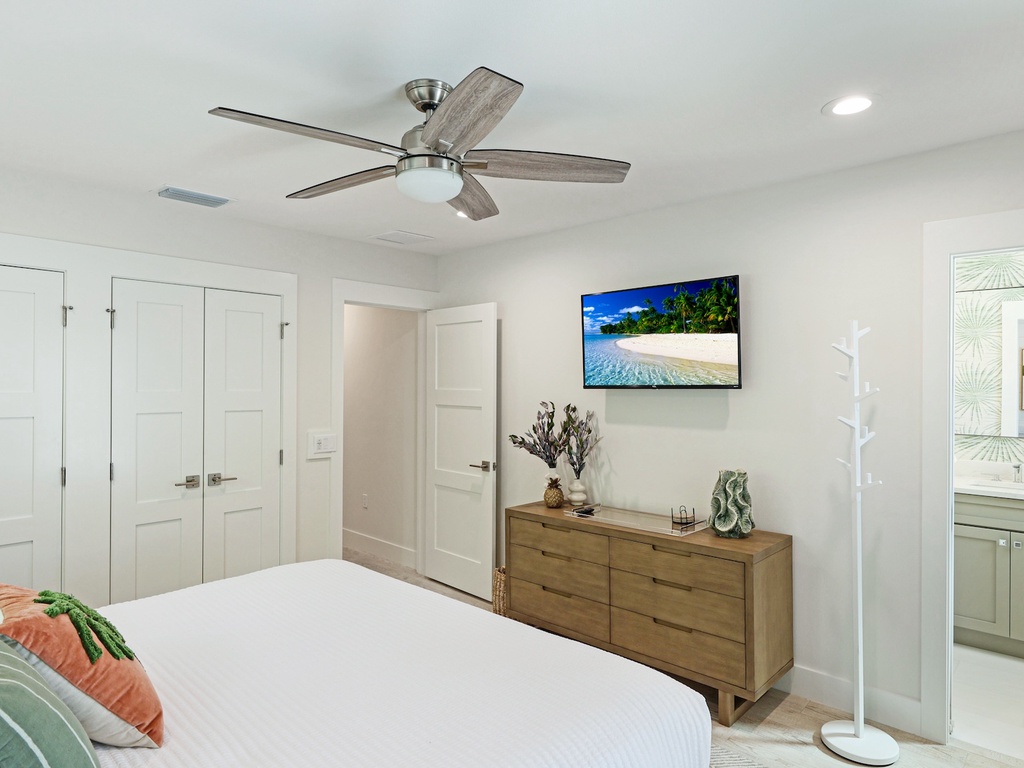 Second Bedroom, King