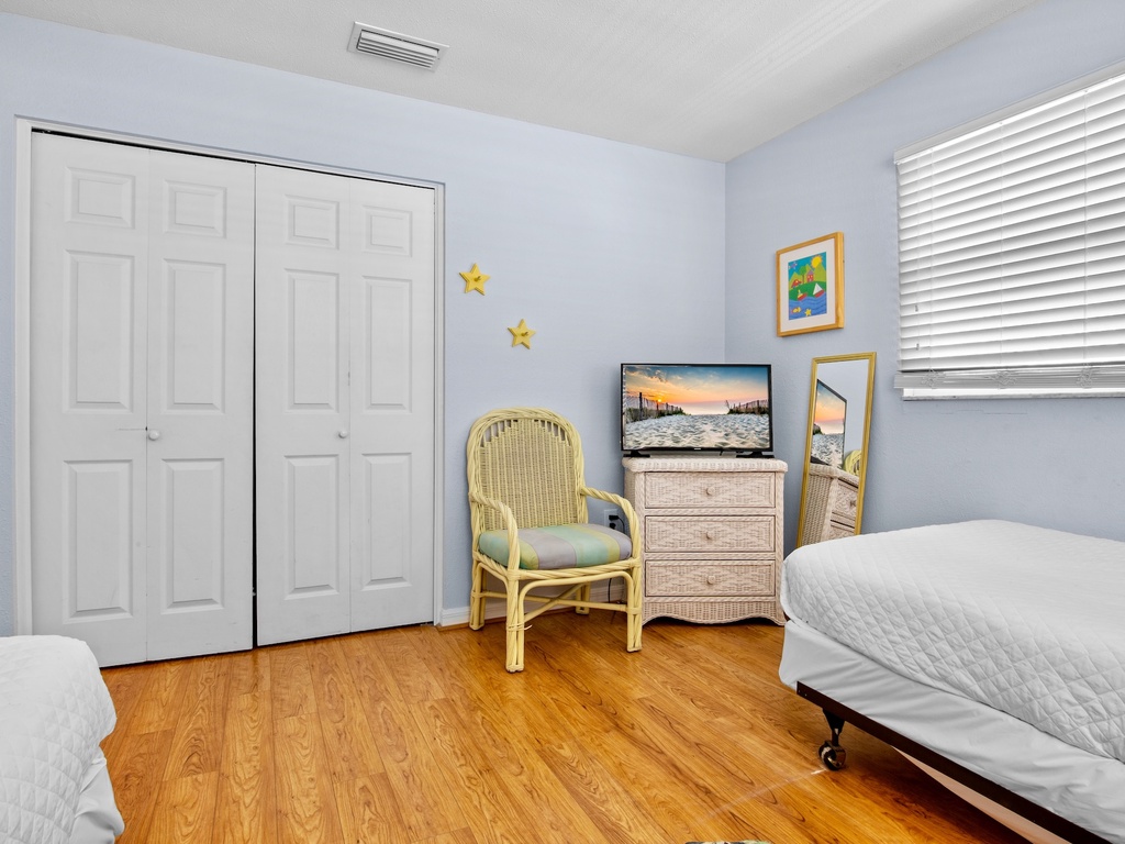 Second Bedroom, 2nd Floor - Two Twin beds
