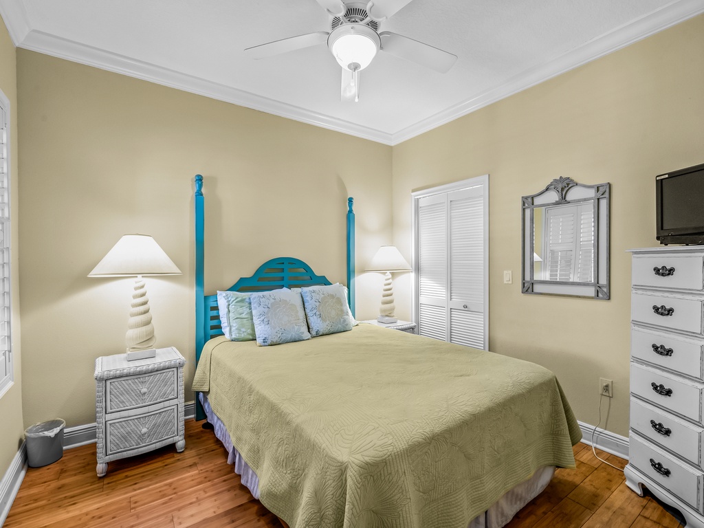 Second Bedroom - Queen