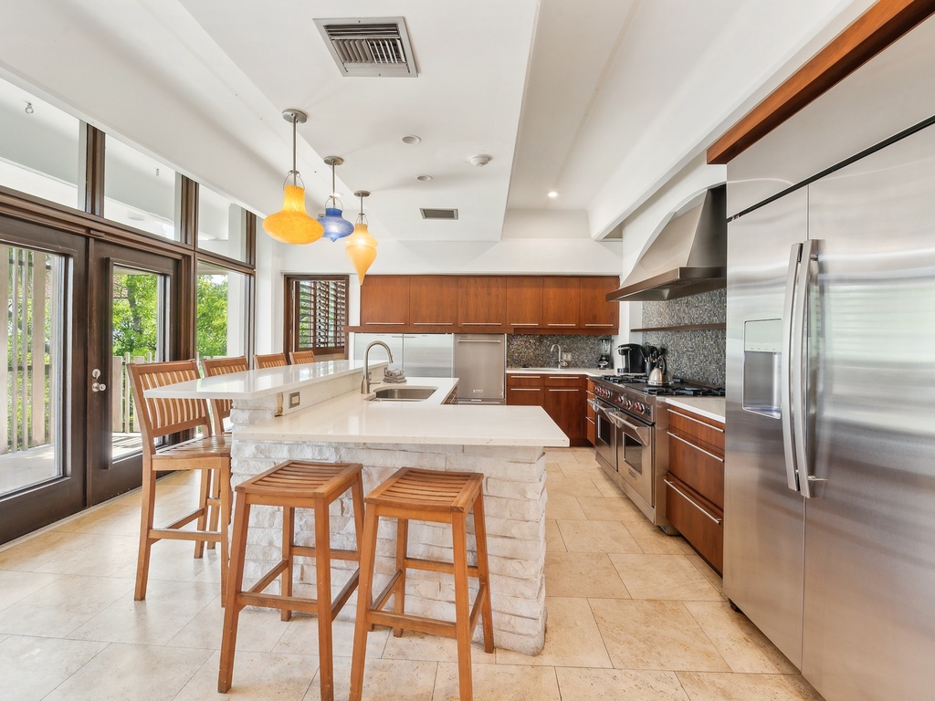 Fully Equipped Kitchen, Breakfast Bar